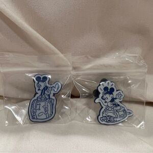 Disney Mickey Vacation Club Collectible trading pins set of 2!